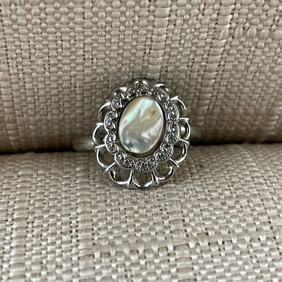 Women Ring Fashion Jewelry Silver Tone MOP Crystals Accent Ring Size 6-7 - Picture 8 of 10